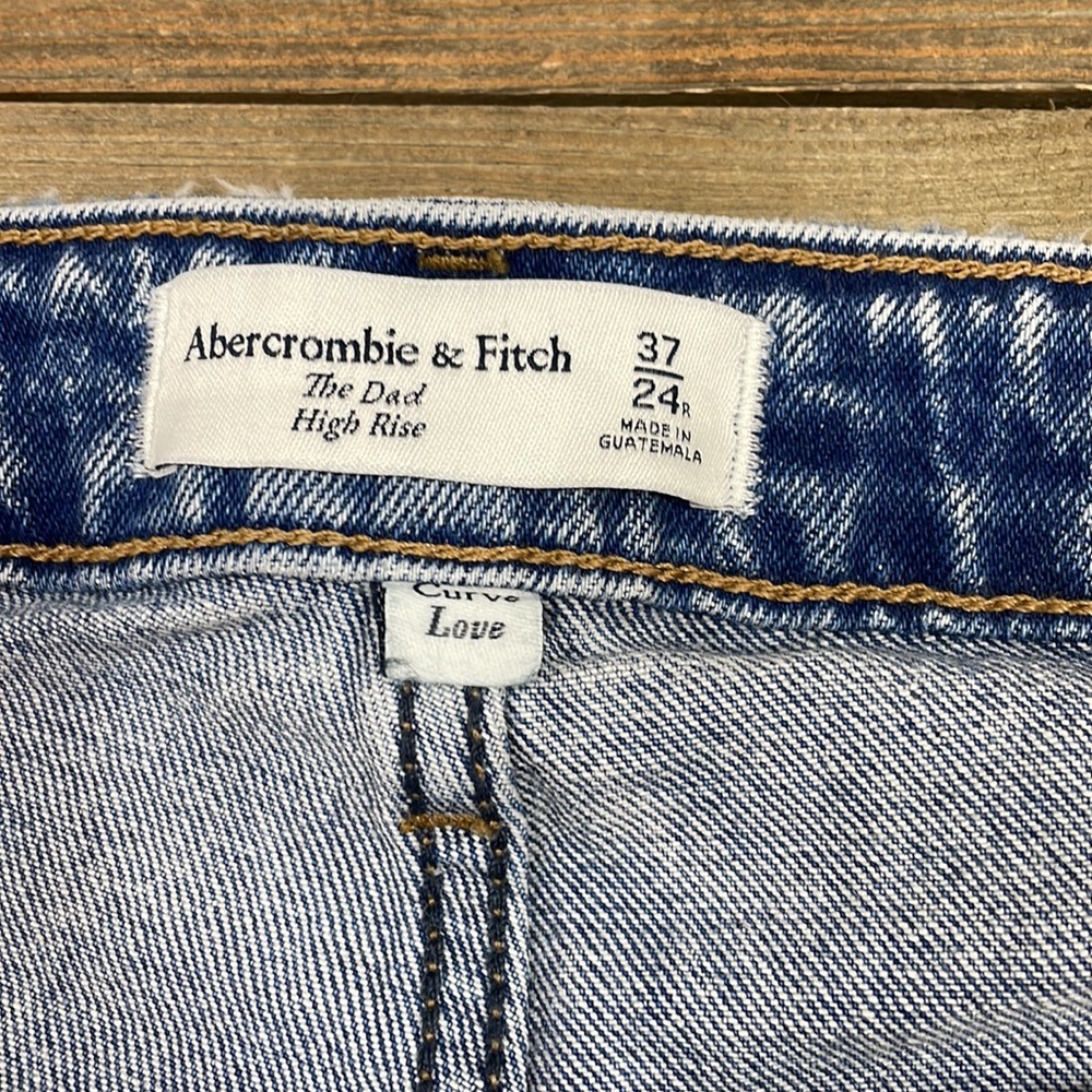 Abercrombie & Fitch NWT Curve Love The Dad High Rise Jeans Ripped Wash - Picture 7 of 9